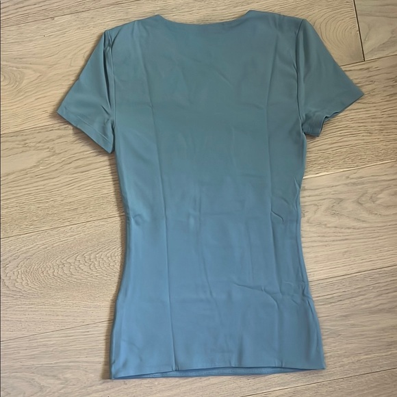 Babaton Contour Crew Neck Hip Length T Shirt. Slate blue. XS. NWOT - Picture 3 of 4